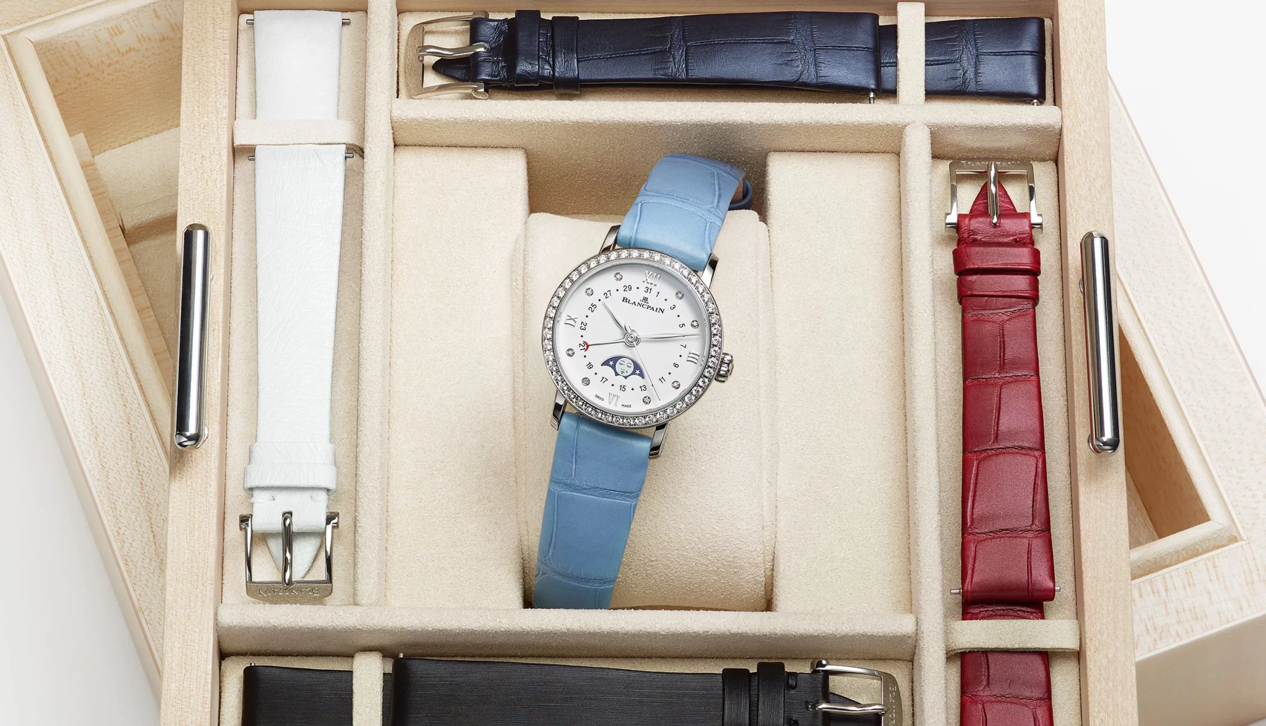 Luxury Timepieces: The Perfect Gift for Women in Hong Kong