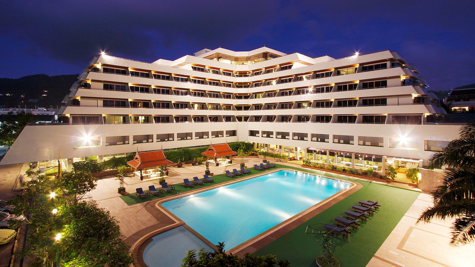Make Your Stay At Luxury Beachfront Resorts In Phuket Memorable
